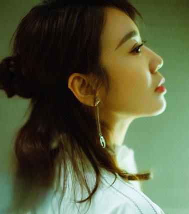 闫妮女儿近照曝光素颜出镜：闫妮主演的电视剧