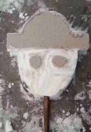 乌鲁木齐下黄雪：市民们突发奇想好想上去咬一口