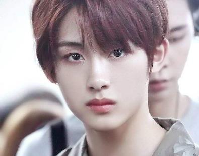 sm为什么等了董思成3年：董思成在韩国人气高吗