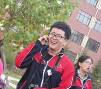 费启鸣为什么这么红：费启鸣最胖的照片