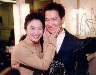 张家辉怎么追到关咏荷:关咏荷张家辉一起演过的电视 张家辉怎么追到关咏荷:关咏荷张家辉一起演过的电视