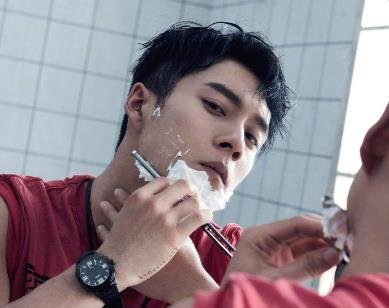 国民男神韩东君在剧组痛哭：韩东君的前女友们