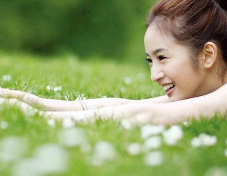 林依晨胡歌为什么分手：林依晨小时候的照片