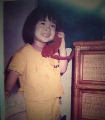 林依晨胡歌为什么分手：林依晨小时候的照片