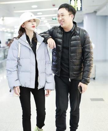 吴谨言偶遇于正：两人相聊甚欢