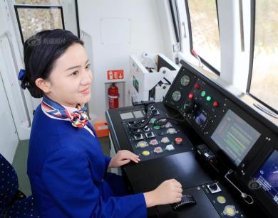 美女硕士开地铁：第一列巾帼车组正式成立