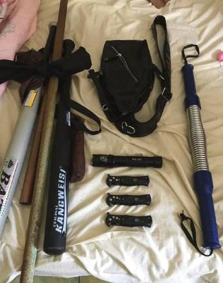 19岁女孩混成黑老大:打架斗殴不输男人 19岁女孩混成黑老大:打架斗殴不输男人