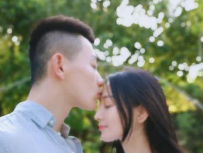 张馨予被爆怀孕桌上钙片漏出端倪:孕后挺大肚逛街 张馨予被爆怀孕桌上钙片漏出端倪:孕后挺大肚逛街