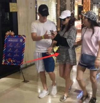 张馨予被爆怀孕桌上钙片漏出端倪:孕后挺大肚逛街 张馨予被爆怀孕桌上钙片漏出端倪:孕后挺大肚逛街