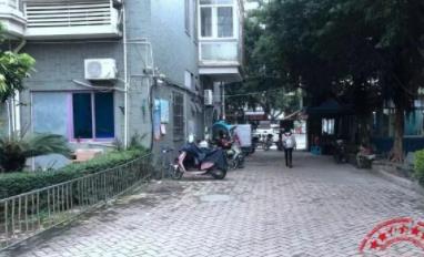 女生遭陌生男子尾随捂鼻：陌生男子到底是谁