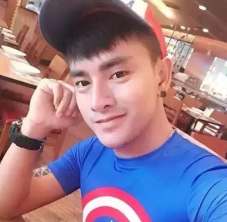 男子因太丑整容30多次：现在的他完美逆袭