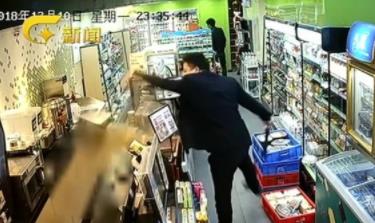 因3块5持刀闹便利店究竟是什么深仇大恨：案发经过