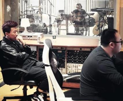 陈羽凡录音棚戒毒后首现身，羽泉组合恐再难重现