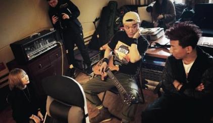 陈羽凡录音棚戒毒后首现身，羽泉组合恐再难重现