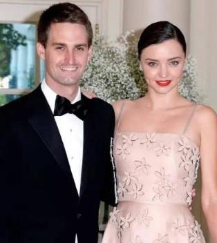 米兰达可儿怀三胎，十个月前刚为富豪老公生完子