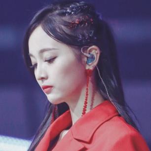 吴宣仪行李箱丢失，愚人节被私生饭偷走粉丝细心叮嘱