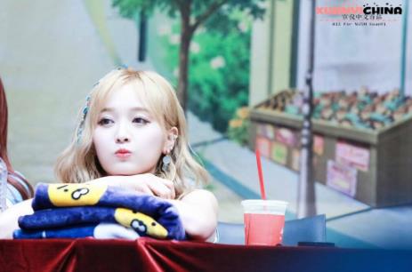 吴宣仪行李箱丢失，愚人节被私生饭偷走粉丝细心叮嘱