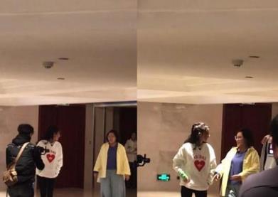 杨幂谢依霖同框,小时代姐妹花相聚有说有笑 杨幂谢依霖同框,小时代姐妹花相聚有说有笑