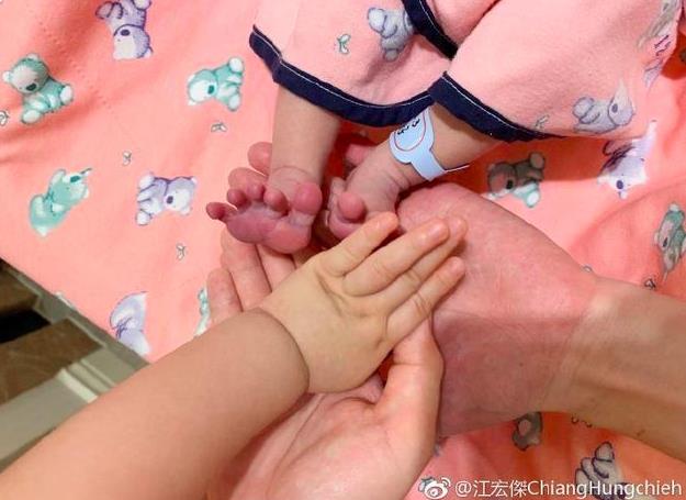 江宏杰福原爱二胎生子，儿女双全凑成了一个好字