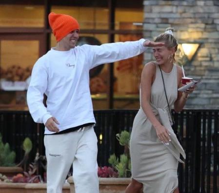 比伯给海莉写情诗,高调示爱妻子,网友吃了一份狗粮 比伯给海莉写情诗,高调示爱妻子,网友吃了一份狗粮