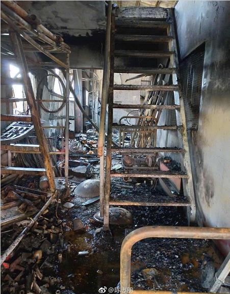 陈志朋父母疑似遭纵火,现场一片狼藉父母心血付诸东流 陈志朋父母疑似遭纵火,现场一片狼藉父母心血付诸东流
