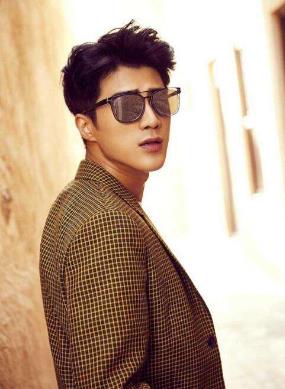 网曝姜潮麦迪娜结婚了，据说麦迪娜已经怀孕