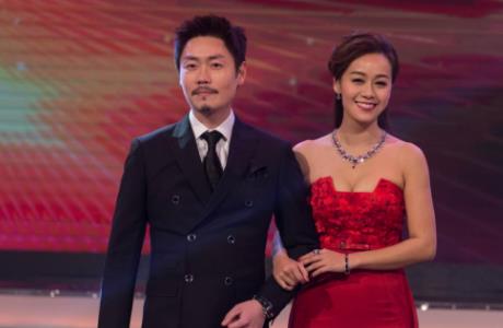 黄心颖曾带两名男伴回家，电梯内互动十分亲密