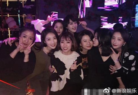 张丹峰毕滢再一次合体,毕滢风波后首现身笑容灿烂 张丹峰毕滢再一次合体,毕滢风波后首现身笑容灿烂