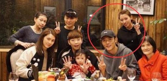 张丹峰毕滢再一次合体,毕滢风波后首现身笑容灿烂 张丹峰毕滢再一次合体,毕滢风波后首现身笑容灿烂