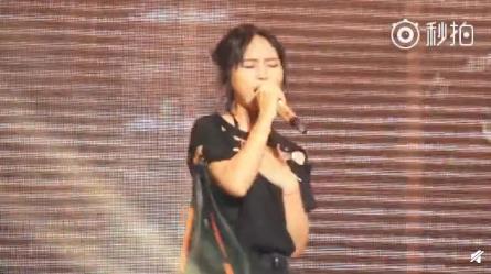 周笔畅最美的期待被消音,原来是词曲作者不让她唱 周笔畅最美的期待被消音,原来是词曲作者不让她唱