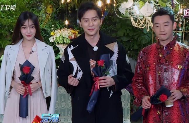 Angelababy眼睛太大了,网友调侃像天猫精灵的眼睛 Angelababy眼睛太大了,网友调侃像天猫精灵的眼睛