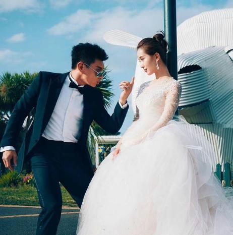 吴奇隆宣布妻子刘诗诗生子喜讯，母子平安小孩子很可爱