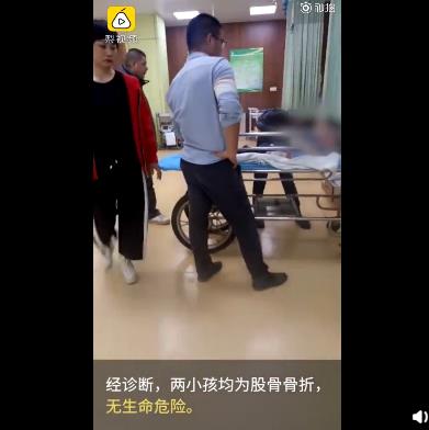4岁双胞胎17楼坠落皆生还,还好没事家长长点心吧 ? 4岁双胞胎17楼坠落皆生还,还好没事家长长点心吧 ?
