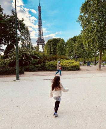 周杰伦频晒埃菲尔铁塔，网友猜测难道与新专辑有关