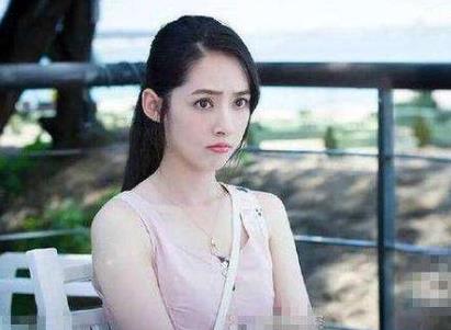 向佐求婚郭碧婷成功，订婚宴手戴大钻戒成小向太