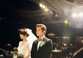 鹿晗和允儿结婚照片曝光:鹿晗承认喜欢允儿