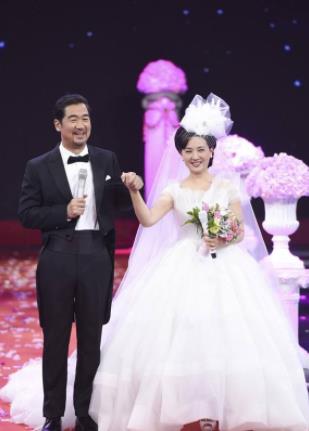 张国立几个老婆曝光:张国立怎么和现任老婆在一起的