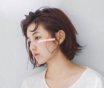 张子枫父母是谁:张子枫父母资料家庭背景曝光