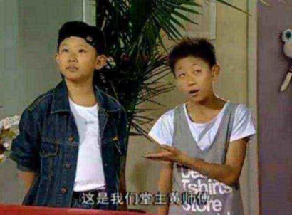 侯祥与妻子合照如隔辈:抱怨侯祥拍戏无子