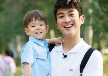 杜宇麒近照曝光:变成双眼皮身高变化巨大