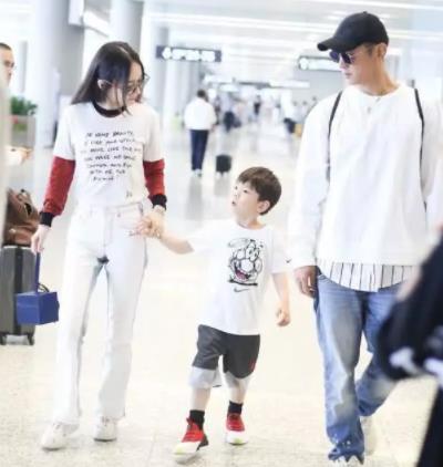 杜宇麒近照曝光:变成双眼皮身高变化巨大