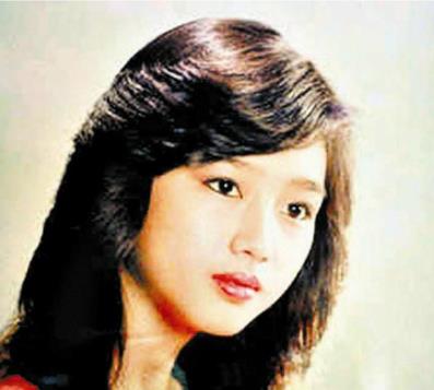 年轻朱丽倩照片曝光:清纯可爱引刘德华宠爱