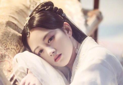 白素贞扮演者有几位:鞠婧祎杨紫刘涛赵雅芝版...