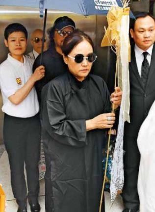 张菲老婆离婚人不离:如亲人照料如初