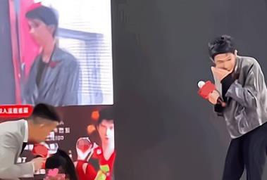 林墨为看到工作人员摔倒大笑道歉表心意,林墨为什么改生日 林墨为看到工作人员摔倒大笑道歉表心意,林墨为什么改生日