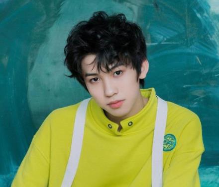 林墨为看到工作人员摔倒大笑道歉表心意,林墨为什么改生日 林墨为看到工作人员摔倒大笑道歉表心意,林墨为什么改生日