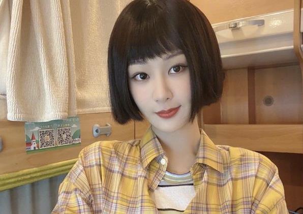 华晨宇和杨紫什么时候认识的,华晨宇女朋友不是杨紫嘛