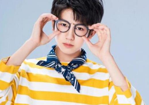 林墨为看到工作人员摔倒大笑道歉表心意,林墨为什么改生日 林墨为看到工作人员摔倒大笑道歉表心意,林墨为什么改生日