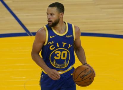 库里被加冕NBA常规赛得分王,库里是哪个篮球队的 库里被加冕NBA常规赛得分王,库里是哪个篮球队的