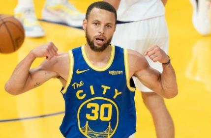 库里被加冕NBA常规赛得分王,库里是哪个篮球队的 库里被加冕NBA常规赛得分王,库里是哪个篮球队的